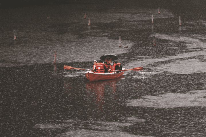 Jovem salva família enxurrada