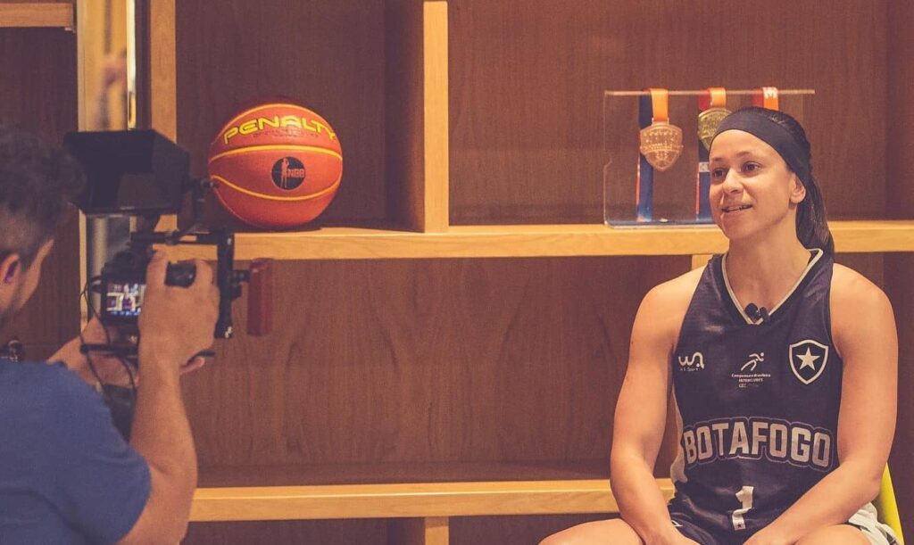 Layana de Souza e o projeto Mudando o Placar. (Foto: Reprodução/Layana de Souza)