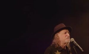 Exposição sobre Alceu Valença em Olinda. (Foto: Reprodução/YouTube)