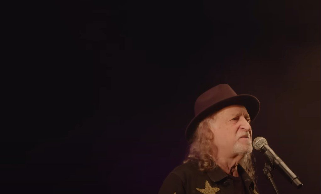 Exposição sobre Alceu Valença em Olinda. (Foto: Reprodução/YouTube)