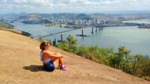 Morro do Moreno. (Foto: Amanda Guimarães/Google)