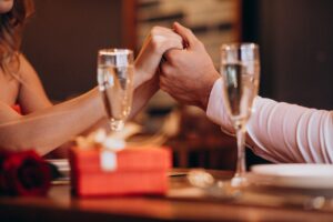 73% dos bares e restaurantes do Ceará esperam aumento nas vendas no Dia dos Namorados.