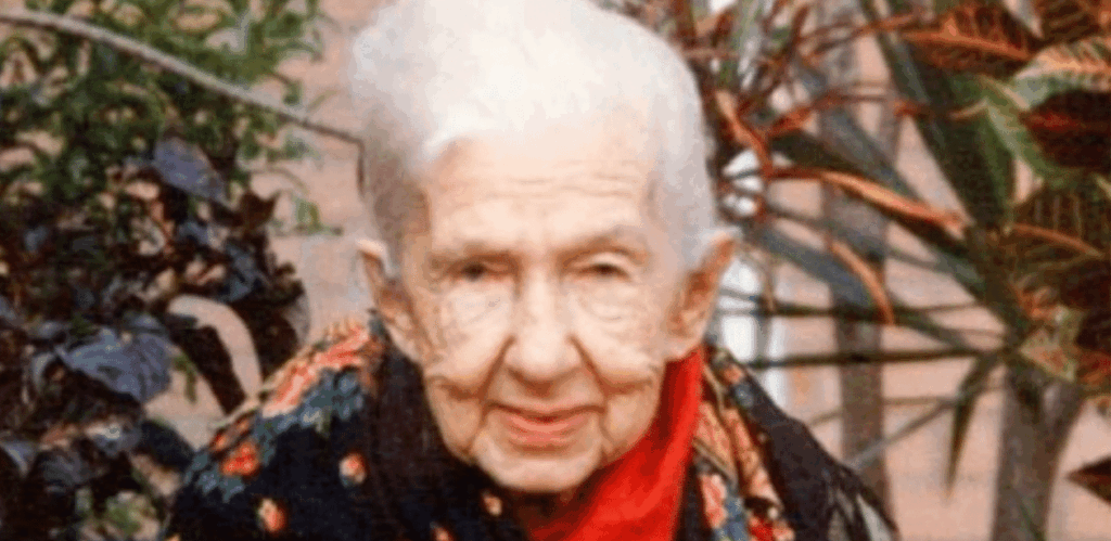 Cora Coralina em retrato na velhice, símbolo da literatura brasileira e da valorização da cultura interiorana