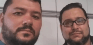 Reencontro de irmãos separados na infância que descobriram o vínculo familiar após anos vivendo como amigos e colegas de trabalho.