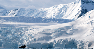 Formação de novas camadas de gelo na Antártida durante o outono de 2025