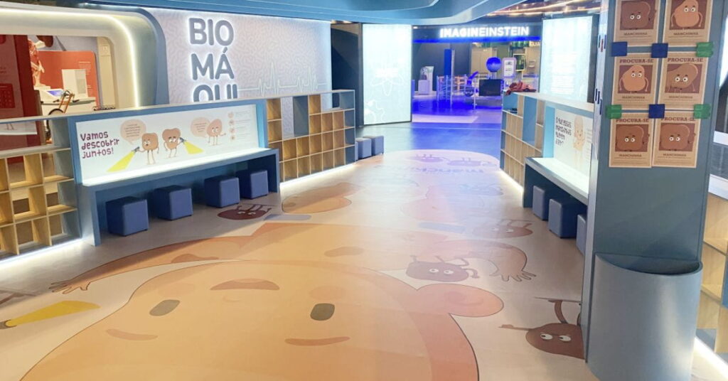 Exposição do Museu da Imaginação com ambiente lúdico e educativo