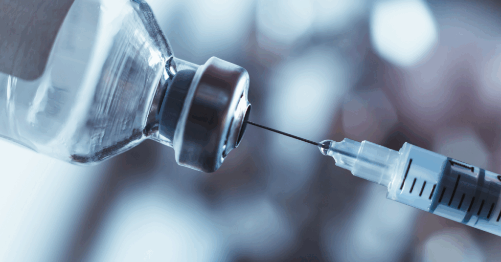 Vacina 100% nacional contra a dengue sendo produzida no Brasil.