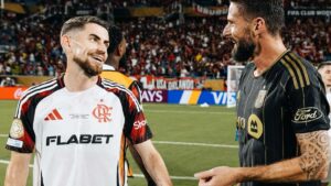 Clubes brasileiros na Europa comemoram vitória no Mundial de Clubes Descrição: Jogadores de clubes brasileiros na Europa comemoram vitória no Mundial de Clubes 2025 após partida intensa e estratégica contra time europeu.