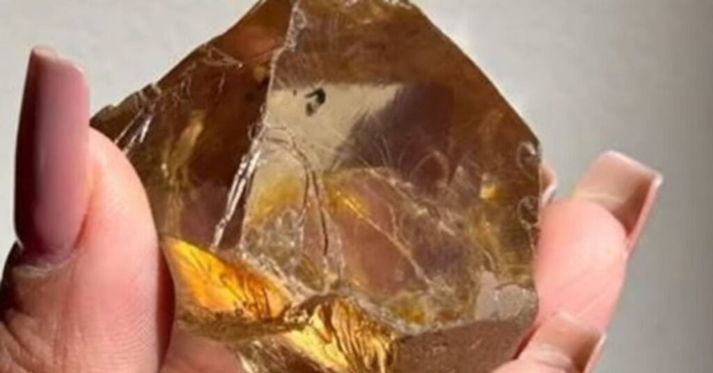 Segundo maior diamante do Brasil sendo exibido