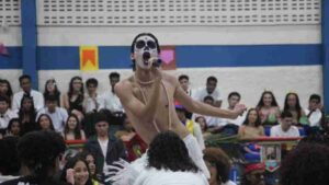 Cover Ney Matogrosso emociona e viraliza com mais de 1 milhão de views.