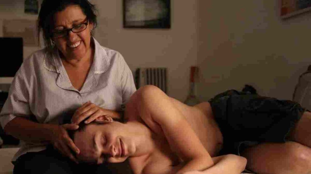 Cena vibrante de filme celebrando o Dia do Cinema Brasileiro