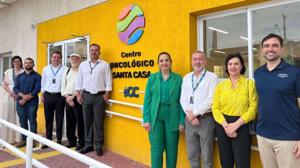 Equipe da Rede ICC Saúde na inauguração do serviço de radioterapia na Santa Casa de Fortaleza