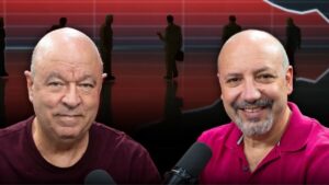 José Salibi Neto e Sandro Magaldi em estúdio, autores de livros de gestão exponencial focados em inovação e transformação nos negócios.