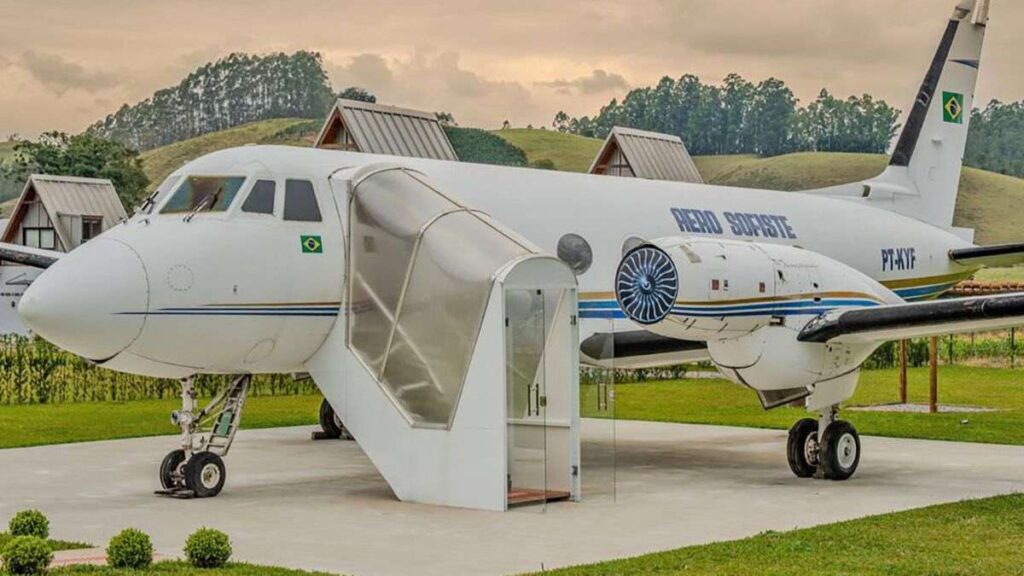 pousada transforma avião em suíte