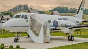 pousada transforma avião em suíte