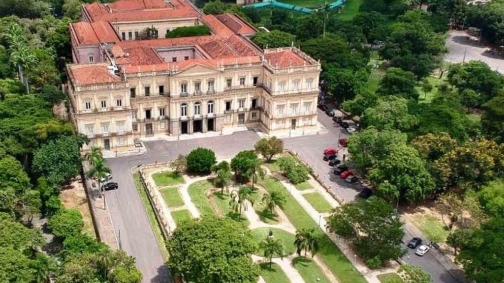 Reabertura do Museu Nacional com meteorito Bendegó em exposição
