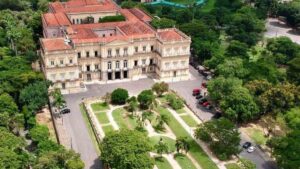 Reabertura do Museu Nacional com meteorito Bendegó em exposição