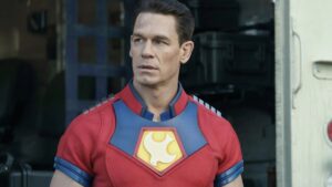 Cena da série Peacemaker, um dos lançamentos em destaque como série para maratonar em setembro.