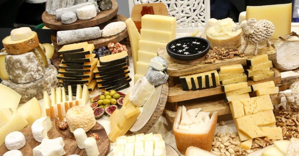 Mundial de Queijos 2025 apresenta queijos artesanais brasileiros e internacionais na França