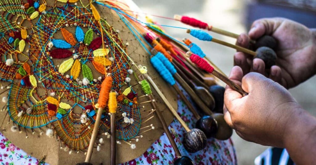 SEBRAE Ceará impulsiona renda de bilro de Aquiraz com Indicação Geográfica