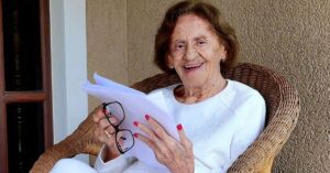 Longevidade de Laura Cardoso aos 98 anos inspira gerações