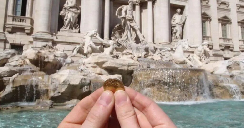 moedas da Fontana di Trevi