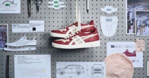 tênis da Toyota feito com tecido de airbag reutilizado.