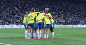 Seleção Brasileira em união durante amistoso, símbolo da preparação para o FIFA Series 2026 feminino