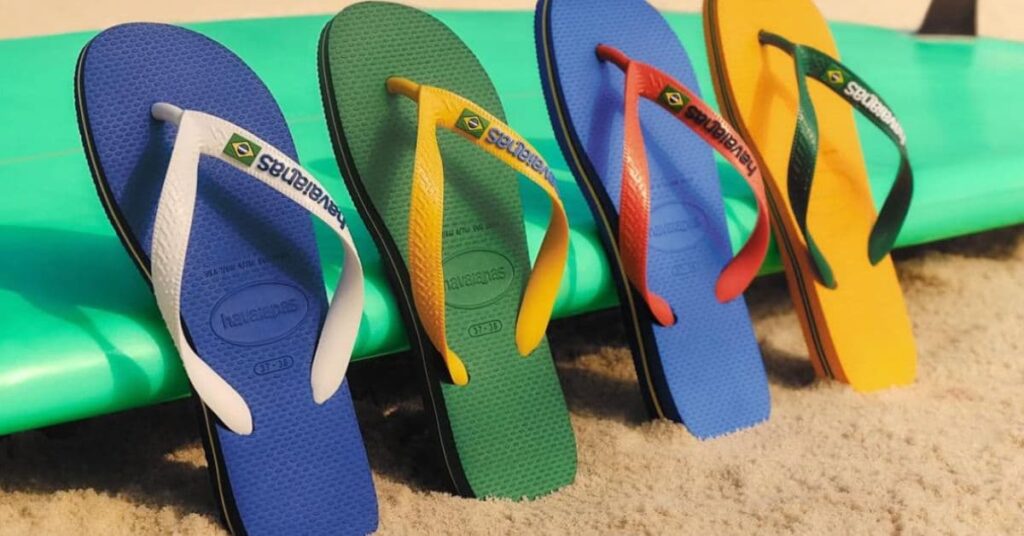 Havaianas brasileiras lideram ranking global da moda, segundo Lyst Index.