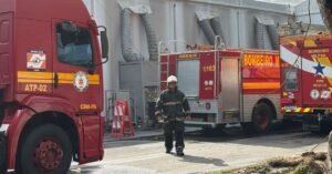 Bombeiros atuam após Incêndio na COP30 com área já controlada em Belém.