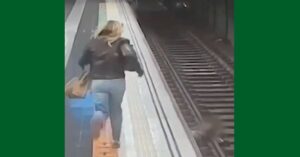 Policial salva homem no metrô de Barcelona ao descer nos trilhos para resgate emergencial