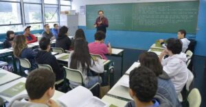 formação de professores em sala de aula da rede pública brasileira