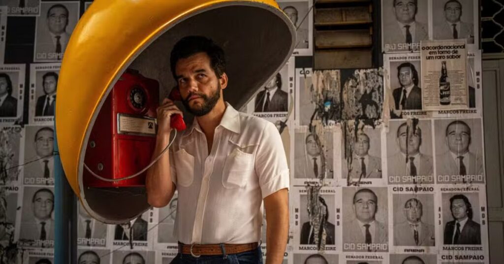 Wagner Moura em O agente secreto, indicado ao Globo de Ouro 2026.