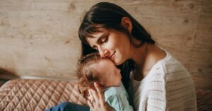 licença-maternidade estudantil garante permanência acadêmica para estudante com bebê