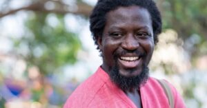 Ibrahim Mahama na ArtReview, artista ganense que lidera o ranking de arte contemporânea