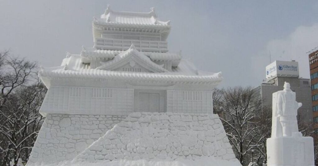 Escultura de neve em Aomori, cidade que mais neva no mundo