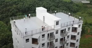 construção modular industrializada em edifício de dez andares montado rapidamente na China