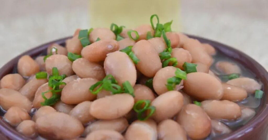 feijão mais consumido do Brasil servido em prato tradicional