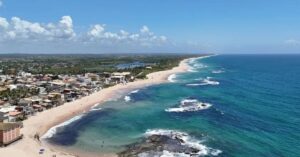 melhor praia do mundo no Nordeste brasileiro com águas claras e faixa de areia extensa