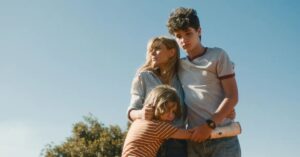 Mostra de Tiradentes exibe cena do filme Pequenas Criaturas em sessão ao ar livre