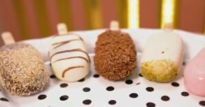 Negócio de mini picolés criado por empresária brasileira que administra fábrica em São Paulo enquanto vive em Nova York