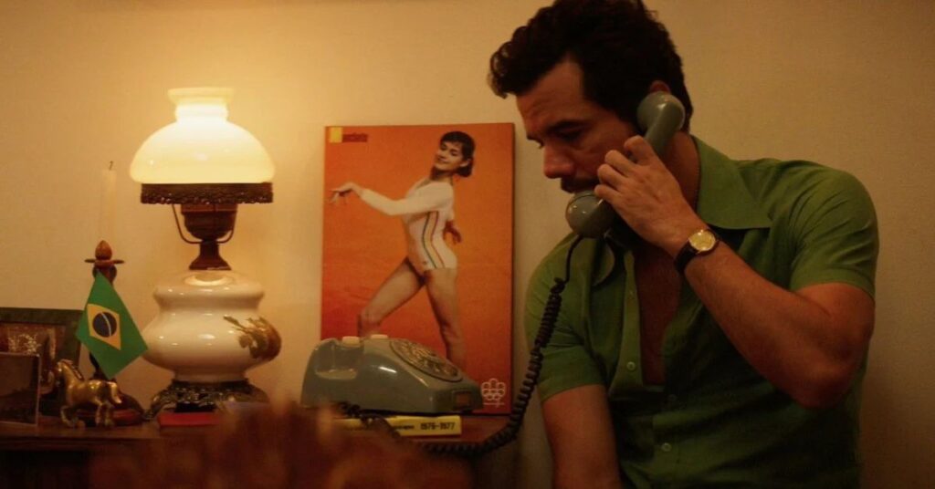 O Agente Secreto na Netflix com Wagner Moura em cena do filme brasileiro