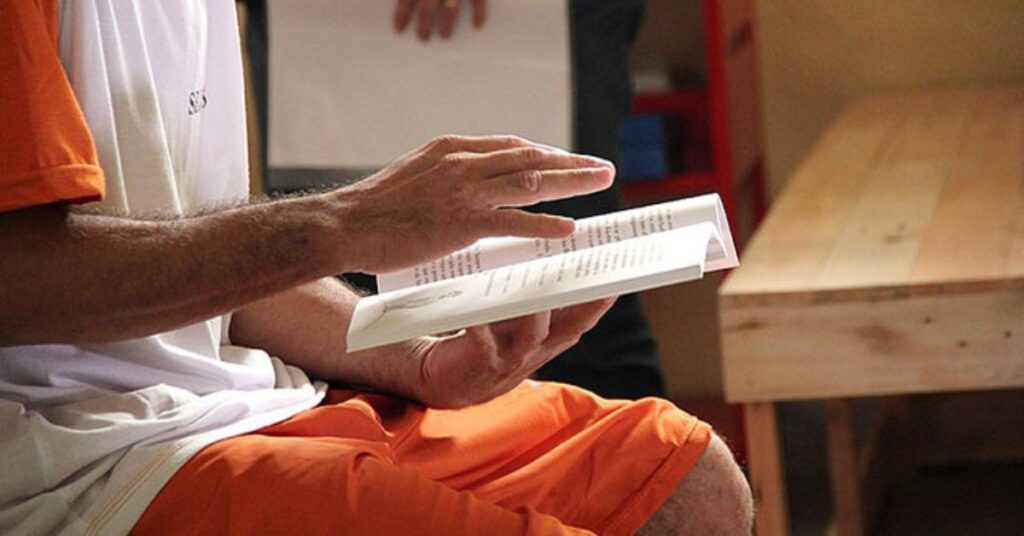 Redução de pena por leitura no sistema prisional brasileiro
