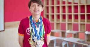 adolescente de 12 anos aprovado em matemática na Uerj como treineiro