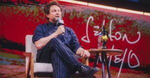 carreira de Selton Mello celebrada na CCXP25, destacando atuação, direção e novos projetos internacionais.