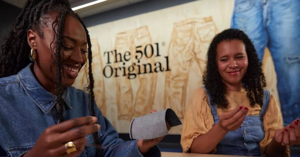 Levi’s ensina costura para fortalecer moda sustentável na geração Z