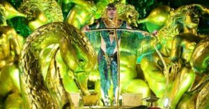 primeira noite na Sapucaí com desfile da Imperatriz Leopoldinense homenageando Ney Matogrosso